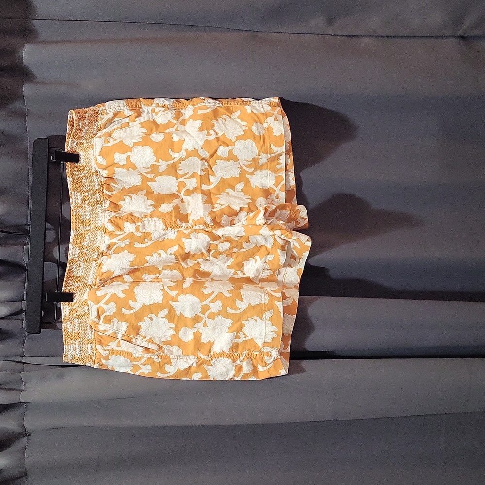 BRIGGS WOMEN'S  LINEN BLEND SHORTS.  ORANGE AND WHITE. XXL